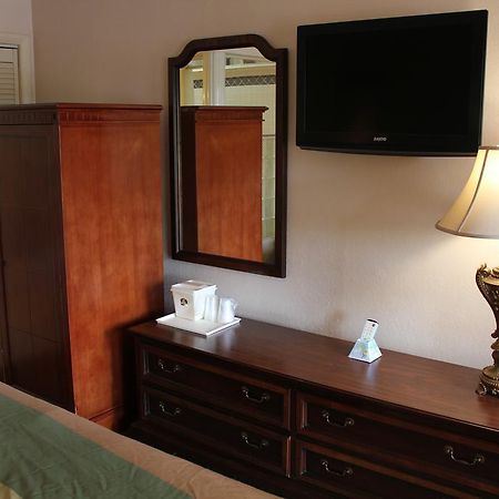 Rodeway Inn & Suites ナッシュビル 部屋 写真